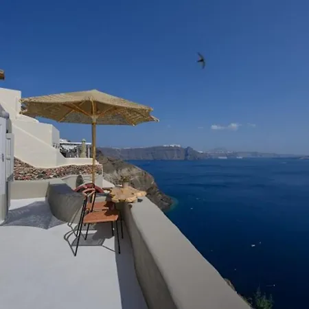 Beautiful Santorini 1 Bedroom Blissful Retreat Breathtaking Caldera Sea Views Outdoor Hot Tub Villa Oia (Santorini)